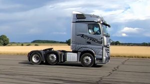 Mercedes Actros против Scania R500 - ГОНКА _44-тонных тягачей