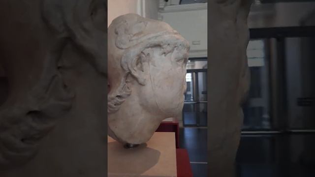 Сшитая Кожа Лица, Статуя головы мужчины 2в. до н.э.Палаццо Массимо.Рим