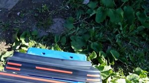 Устанавливаем накладки порогов на Весту