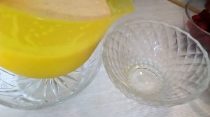 ПРОСТО СМЕШАЙТЕ РЯЖЕНКУ С САХАРОМ И ЖЕЛАТИНОМ, ДОБАВЬТЕ ЯГОДЫ И ЧЕРЕЗ 2 ЧАСА НА СТОЛЕ ВКУСНЫЙ ДЕСЕР