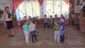 Занятие по конструированию в средней группе "Строим деревню"; воспитаель: Казакова А. Е.