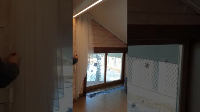 Шторы на скошенные окна с подъемным механизмом