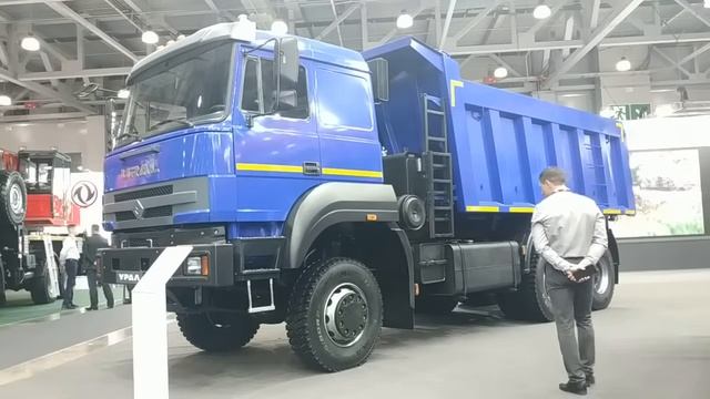Наши новые грузовики: чем удивил COMvex 2023 смотреть онлайн