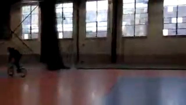 Прыжок через велосипедистов смотреть онлайн