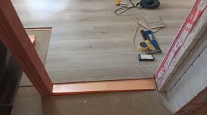 Ламинат Artens Intenso производится на заводах - Свисс Кроно, Кастомуну и Эггер. Качество разное