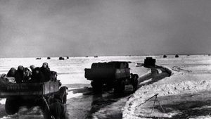 "НО ВСЁ ЭТО БУДЕТ"... (Фото "Ретро-СССР" - Поёт Гарик Сукачёв)