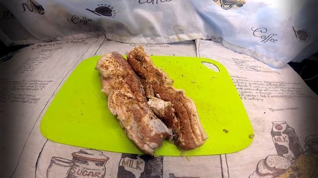 Свиная грудинка, запечённая в медовой глазури.