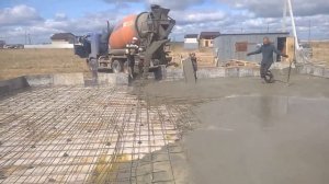 Заливка монолитного фундамента для дома 10х10 м. из газоблока