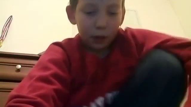 Червячок из резинок на рогатке. смотреть онлайн