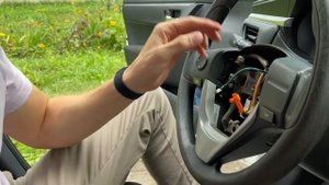 Как снять руль Toyota Corolla Е160.