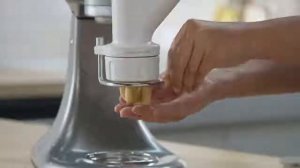 Миксер KitchenAid с насадкой для приготовления макарон