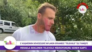 Ханде Эрчел и Керем Бюрсин были замечены папарацци, когда они покидали спортзал.