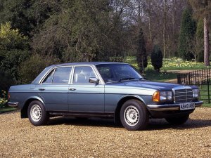 Распаковка: MERCEDES 200 W123 (1982) 1/18 (Norev)