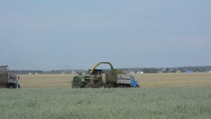 Техника на заготовке сенажа