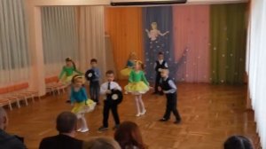 Танец с пластинками на 8 марта