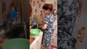 БЕЗУМНЫЙ ПАША И ИРИШКА ЧИКИ ПИКИ ГОТОВЯТ КРАСНЫЙ БОРЩ.