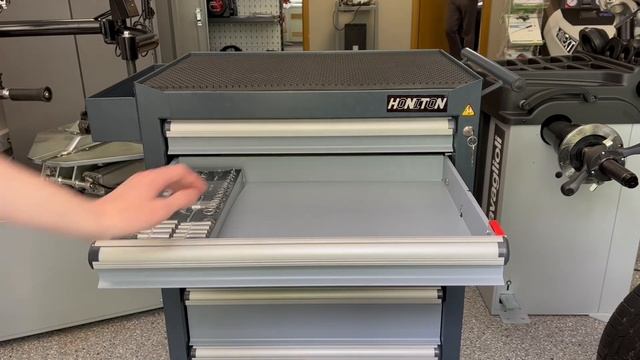 Обзор инструментальной тележки с 7 ящиками - HONITON IK-GO7 смотреть онлайн