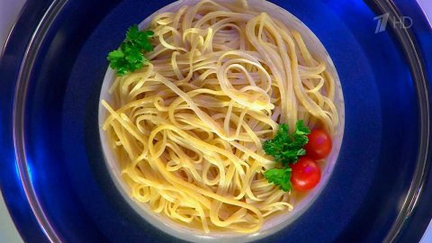 Лапша быстрого приготовления против домашней лапши. Жить здорово! Фрагмент выпуска от 17.06.2016