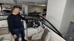 Каютный катер Bayliner VR 5 O Cuddy -  идеальный выбор для компании до 8 человек.