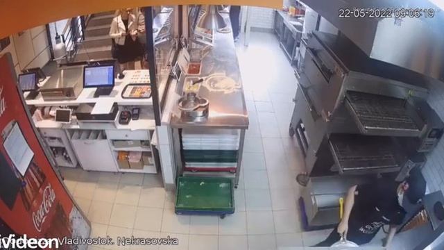 Прямая трансляция из DODO PIZZA. #3. (22.05.2022). г. Владивосток, ул. Некрасовская, 61А смотреть онлайн