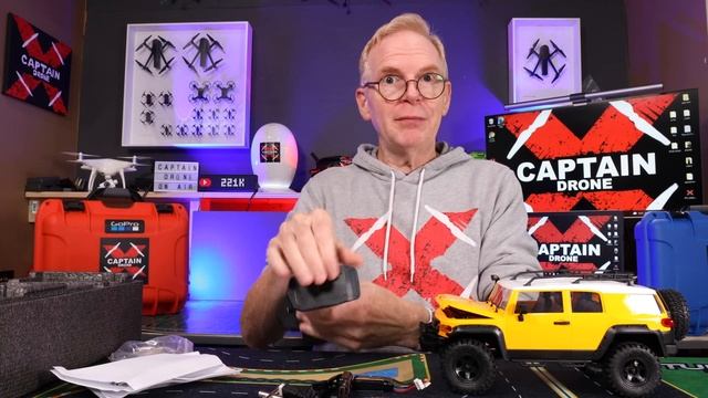 This Toyota FJ Cruiser is an RC Truck by FMS & Eachine - Review смотреть онлайн