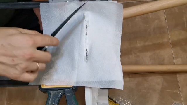 Бюджетный ремонт кофейного столика / Coffee table repair #diy #woodworking #table #repair смотреть онлайн