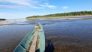 Обмелела река Пинега от засухи. Таскаю лодку по мелям в устье Юлы. Вспоминая лето 2022