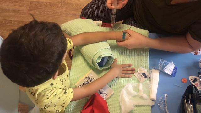 УКОЛ РЕБЕНКУ 3 лет трёх лет дома смотреть онлайн