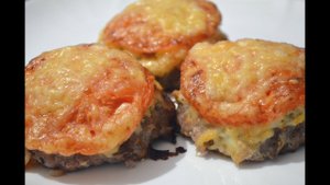 Закуска стожки из фарша с помидорами и сыром в духовке - мясное блюдо на любой праздник.