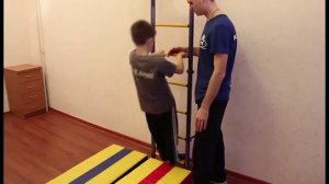 Упражнения на шведской стенке и ДСК для ребенка
