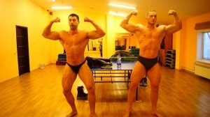 Позирование Алексей Бочкарев и Григорий Костенко (классический бодибилдинг). Тренер Денис Романов.