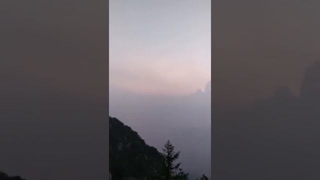 One of the best peaks to see the sunrise in China。Its name is Mount Tai