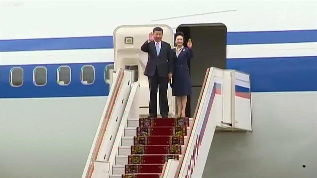 В Москву с двухдневным визитом прибыл председатель КНР Си Цзиньпин