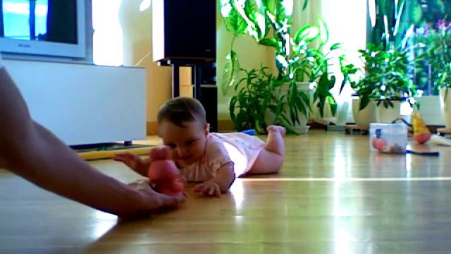 Сегодня мне 7 месяцев и я уже ползу! смотреть онлайн