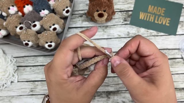 Вязаный мини мишка брелок крючком за полчаса. Мастер-класс. Плюшевый мишка.
