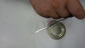 Открываем консервы ножом безопасно.