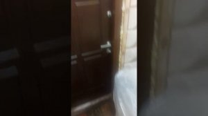 Неправильная установка железной двери в деревянном доме. (первый этап)