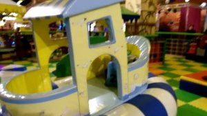 Андрюша в детском парке аттракционов Хэппилон Happylon Это круто Эндрю Тайм