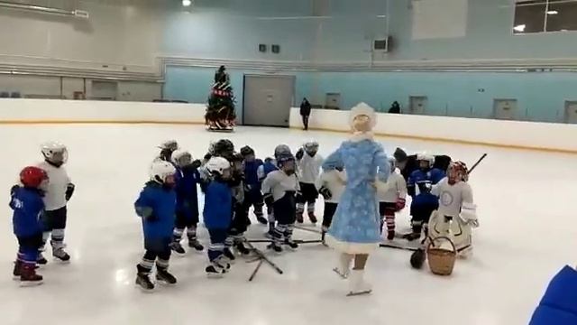 Дед Мороз и Снегурочка смотреть онлайн