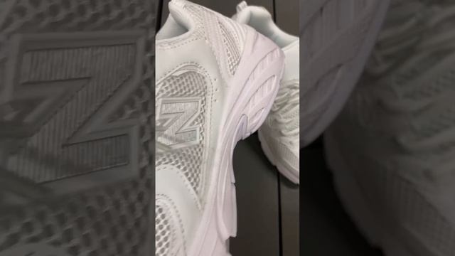 Кроссовки New Balance 530 полностью белые смотреть онлайн
