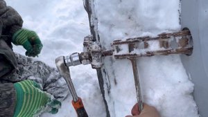 Цепи на Мтз 82. Идёт по глубокому снегу