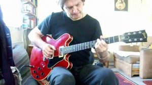 Gibson ES-335 Studio.