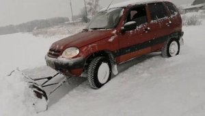 Завалило снегом. Отвал на шевроле ниву по быстрому.