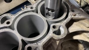 Расточка цилиндров блока двигателя 1.6л бензин G4FC от Hyundai и Kia под ремонтные поршни