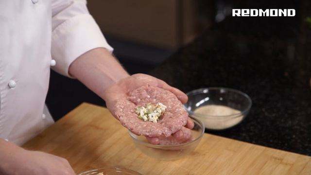 Зразы мясные с яйцом и луком. Рецепт в мультиварке-скороварке REDMOND RMC-PM505 смотреть онлайн