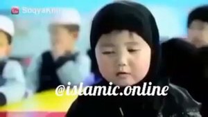 Маленькая девочка читает Суру из Корана наизусть