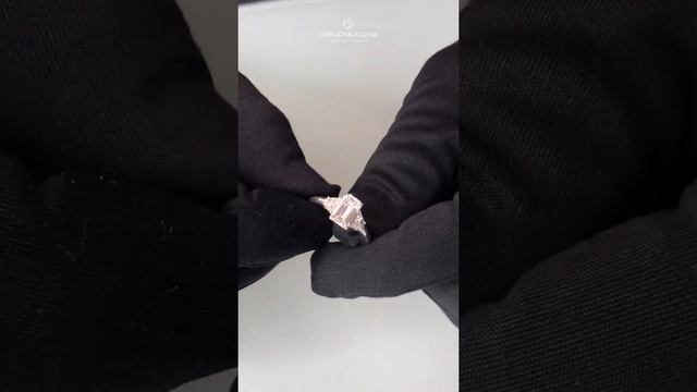 Купить кольцо с бриллиантом изумрудной огранки смотреть онлайн