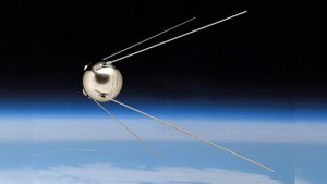 Первый спутник Земли