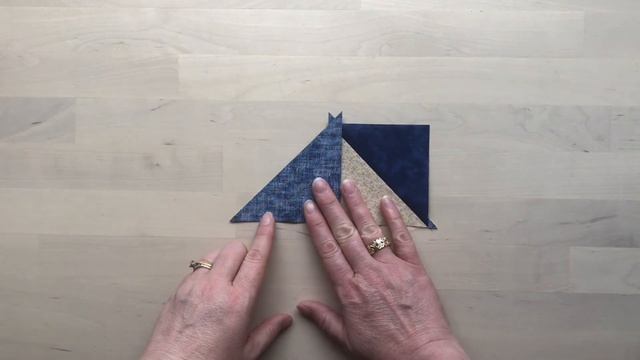 Making flying geese units by stitching triangles together смотреть онлайн