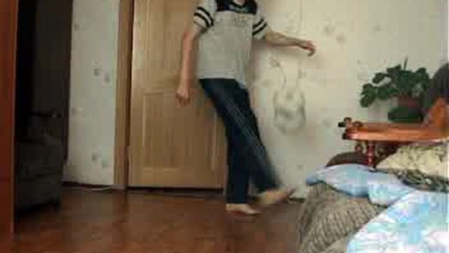 s01e10. Футбольный фристайл в комнате